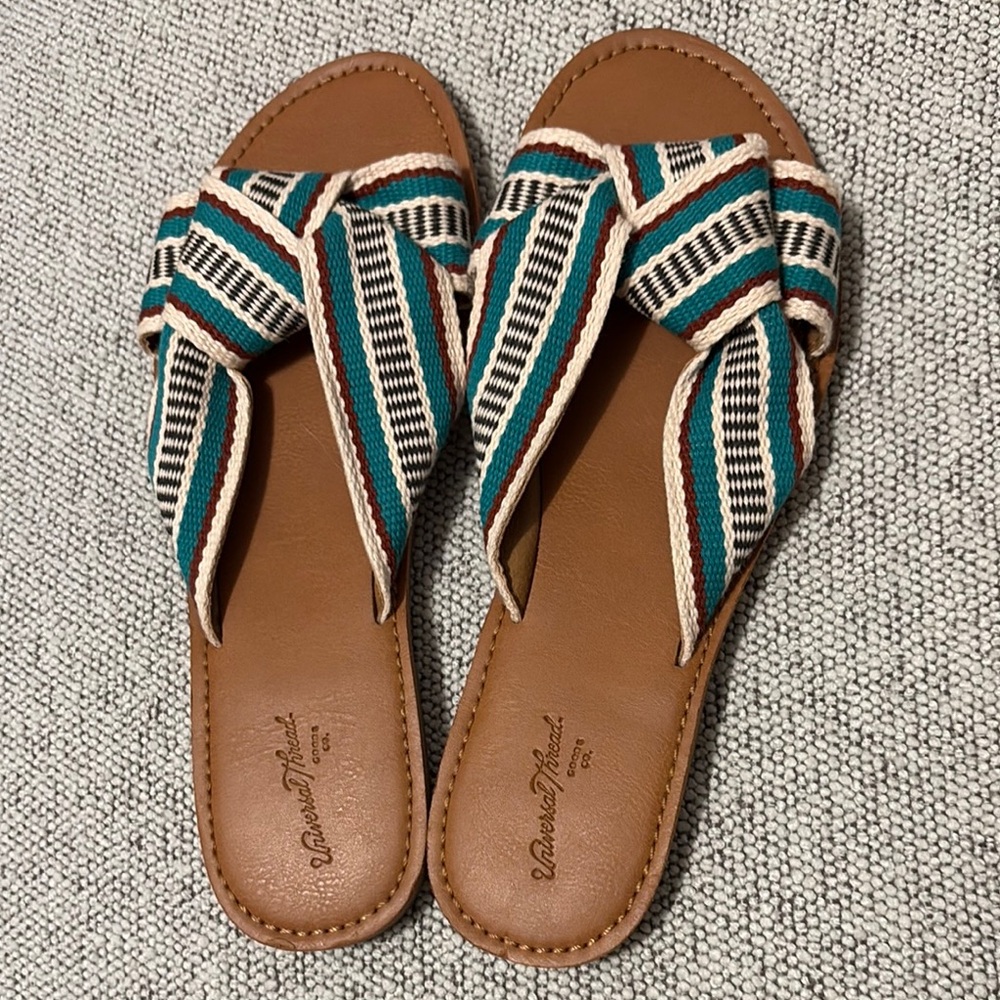 Universal Thread Brown and Blue Sandals with Geometric Design Sz 8
